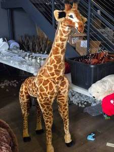 lot 597 image: Giraffe Statue 70 x 36
