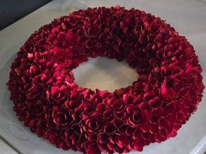 lot 591 image: 21 Rose Wreath