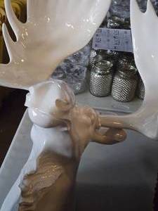 lot 573 image: Resin Moose Head Dcor 27 x 36