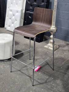 lot 239 image: 39 12 Bar Chair
