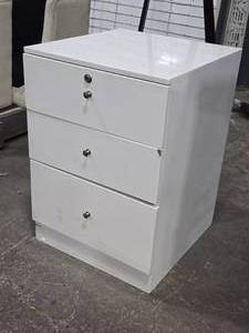 lot 252 image: Side Table 3-drawer