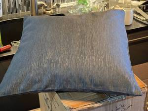 lot 294 image: 19 Polyester Textured pattern Covered Throw Pillow (grey)