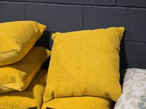 lot 298 image: Lot of (4) 17 Modern Nubby Textured Covered Throw Pillow (yellow)