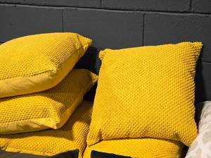 lot 299 image: Lot of (5) 17 Modern Nubby Textured Covered Throw Pillow (yellow)