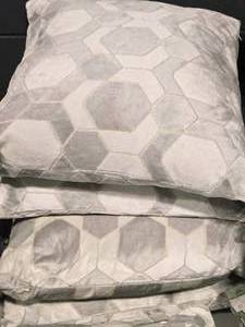 lot 320 image: Lot of (4) 21 Covered Throw Pillow - Manipur by Designers Guild with Cut Velvet Hexagonal Geometric pattern (whitegrey)