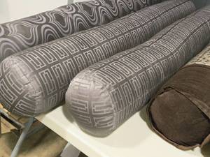 lot 328 image: Lot of (2) Bolster Pillow with Geometric pattern 5 x 9 (grey)
