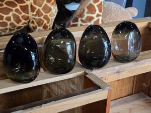 lot 411 image: Lot of (4) Handblown Art Glass Table Vases by Holmegaard 5 x 7 (black) (rounded triangle)