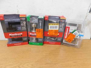 lot 69 image: (4) Kwikset keyed entry locks - See pictures