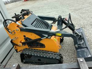 lot 27 image: ZJZ-380 MINI SKID STEER YELLOW