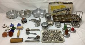 lot 42 image: Large Collection of Vintage Baking Tools
