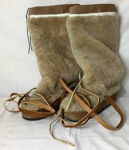 lot 47 image: Jean Claude Killy by Wolverine Fur Boots - Size 10