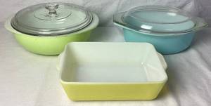 lot 34 image: Vintage Pyrex Dishes - set of 3