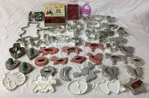 lot 44 image: Latge Assortment of Vintage Cookie Cutters