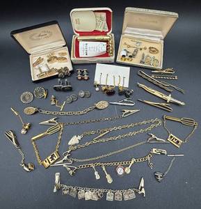 lot 79 image: Vintage Mens Collection of Cuff Links, Tie Clips, Collar Bars, Collar Chains and Pins