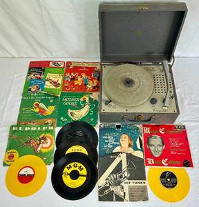 lot 91 image: Vintage Emerson 834X Portable Record Player In Gray Case with 45 RPM records