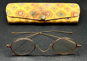 lot 3 image: Antique 14KT Gold Reading Glasses