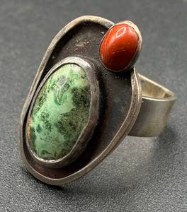 lot 111 image: Southwestern Sterling Silver Turquoise and Coral Ring - Size 10.5