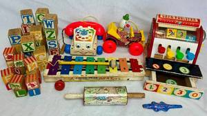 lot 121 image: Vintage Toy and Fisher Price Bundle