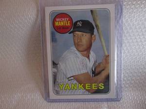 lot 21 image: 2010 Topps Mickey Mantle Card Mom T...