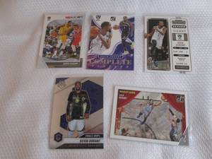 lot 46 image: Assorted Kevin Durant Cards...