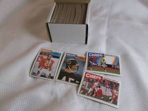 lot 64 image: Box of 1987 Topps Football Cards...