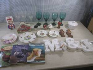 lot 65 image: (A-3) Color Glasses, Collector Plat...