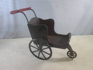 lot 70 image: (FS) Vintage Doll Size Carriage 16...