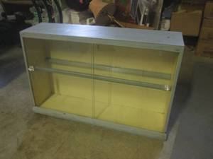 lot 78 image: (EW4) Display Cabinet with Glass Fr...