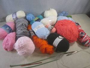 lot 81 image: (EW2) Assortment of Yarn and Needle...
