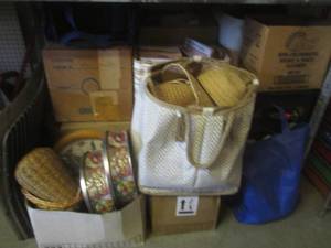 lot 118 image: (EW6) Assorted Unclaimed Unsold Lot...