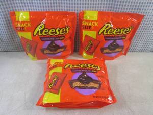 lot 207 image: (B-3) 3 Bags of Snack Size Reeses C...
