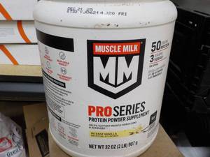 lot 30 image: 32 oz Muscle Milk Pro Series Protei...