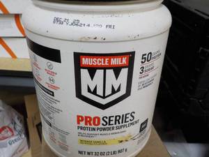 lot 31 image: 32 oz Muscle Milk Pro Series Protei...