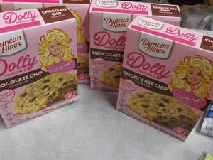lot 58 image: 4 Duncan Hines Dolly Partons Choco...