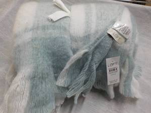 lot 82 image: Loft Throw...