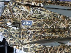 lot 102 image: Bass Dash size XL Hooded Camo Long ...