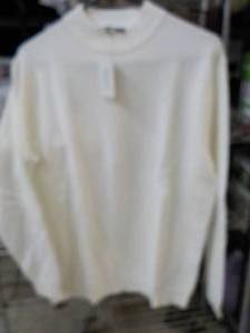 lot 108 image: ISLE Bay size XL Womens Cream Swea...