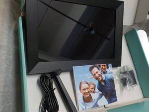 lot 129 image: Digital Picture Frame WIFI 10.1 Sm...