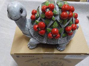 lot 138 image: Solar Turtle Stature 8 x 5 x 4...
