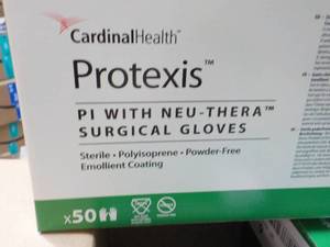 lot 207 image: Case of 200 Protexis Pl with Neu-th...