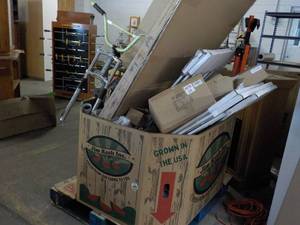 lot 262 image: Pallet of New Overstock and Unclaim...