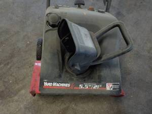 lot 270 image: Yard Machine 5.5 hp 21...