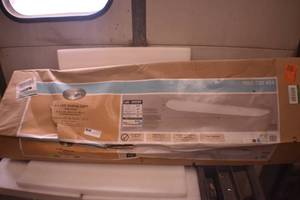 lot 2 image: 4 ft LED Light Fixture