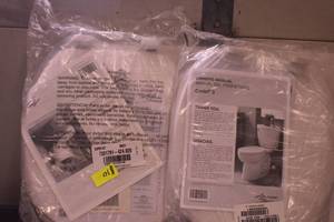 lot 16 image: Toilet seats