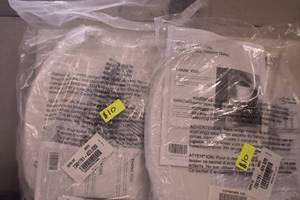 lot 17 image: Toilet seats