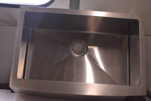 lot 36 image: Farmhouse style sink