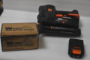 lot 44 image: WEN 20512 20V Max Cordless 18-Gauge Brad Nailer with 2.0Ah Battery and Charger