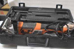 lot 55 image: WEN JN8504 8.5-Amp Plate and Biscuit Joiner with Case and Biscuits