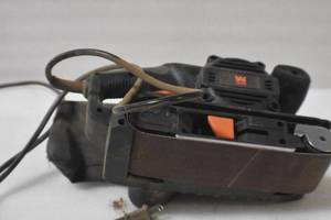 lot 76 image: WEN HB321V 7.5-Amp 3-by-21-Inch Variable Speed Handheld Portable Belt Sander