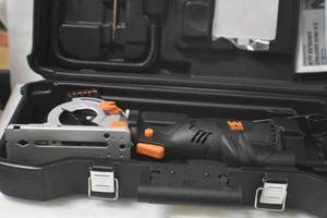 lot 83 image: WEN 3620 5-Amp 3-12-Inch Plunge Cut Compact Circular Saw with Laser, Carrying Case